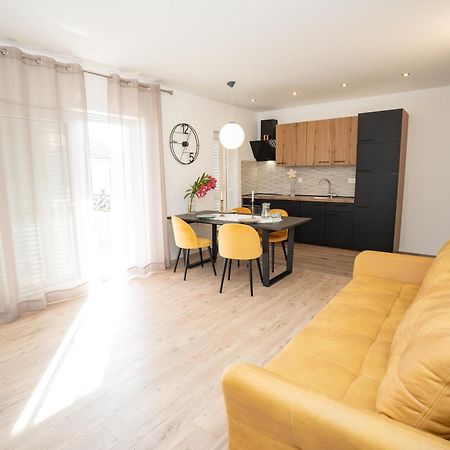 Apartments Tomulic Novalja Extérieur photo