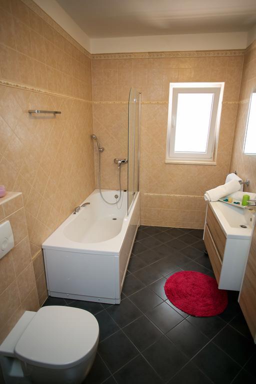 Apartments Tomulic Novalja Extérieur photo