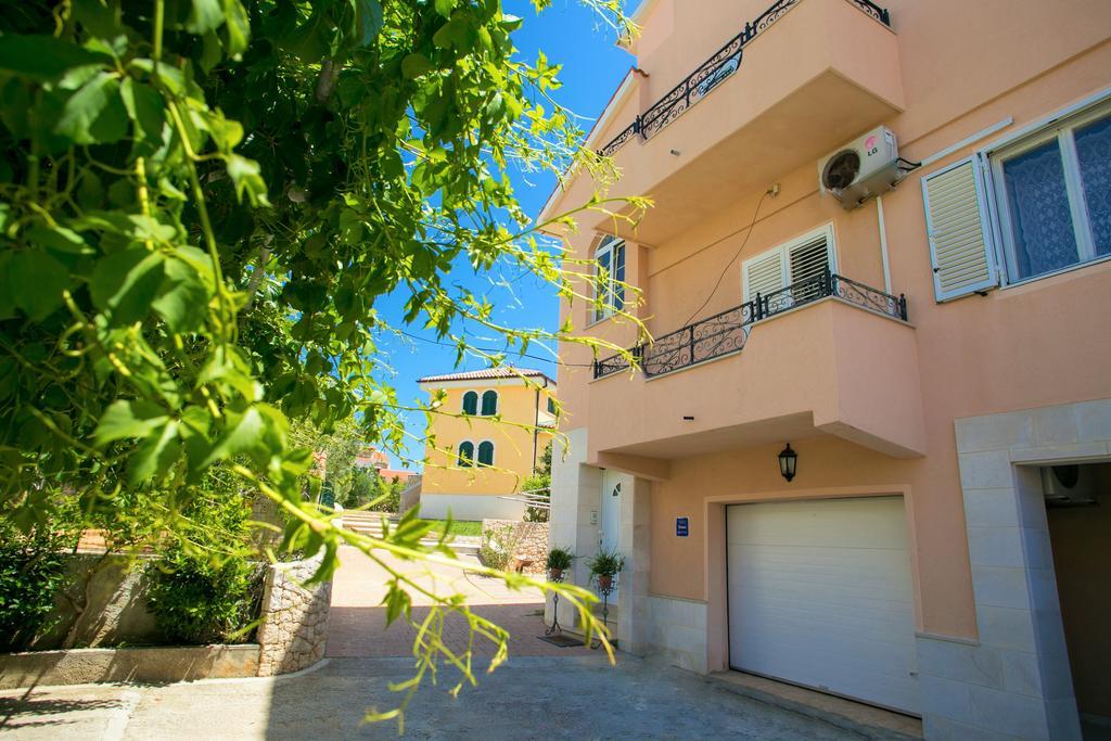 Apartments Tomulic Novalja Extérieur photo