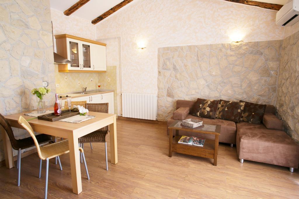 Apartments Tomulic Novalja Extérieur photo