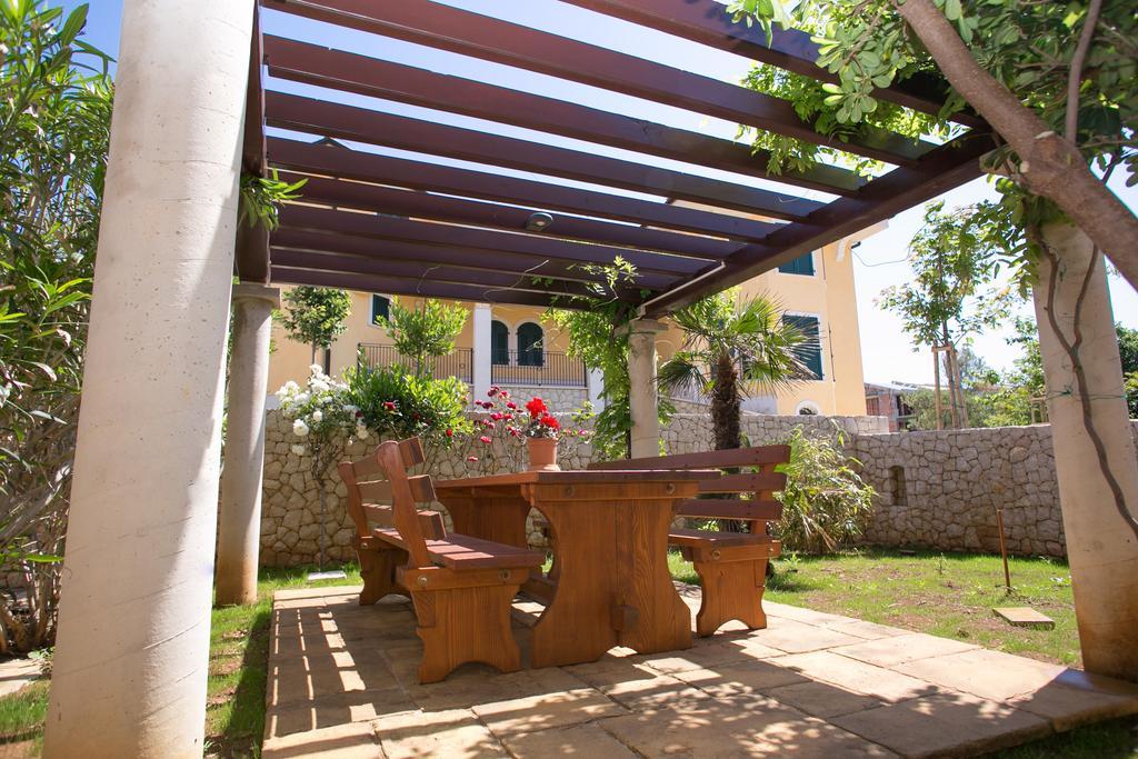 Apartments Tomulic Novalja Extérieur photo